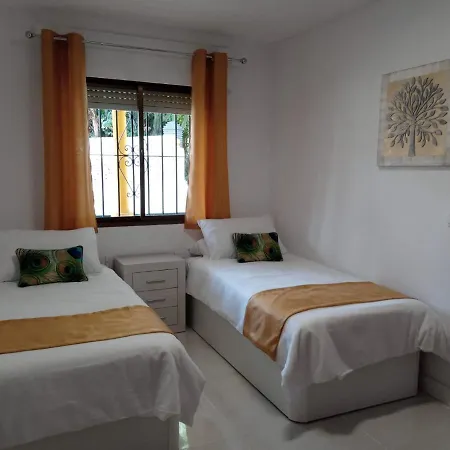 Impeccable 2-bed Ecuador Claveles *